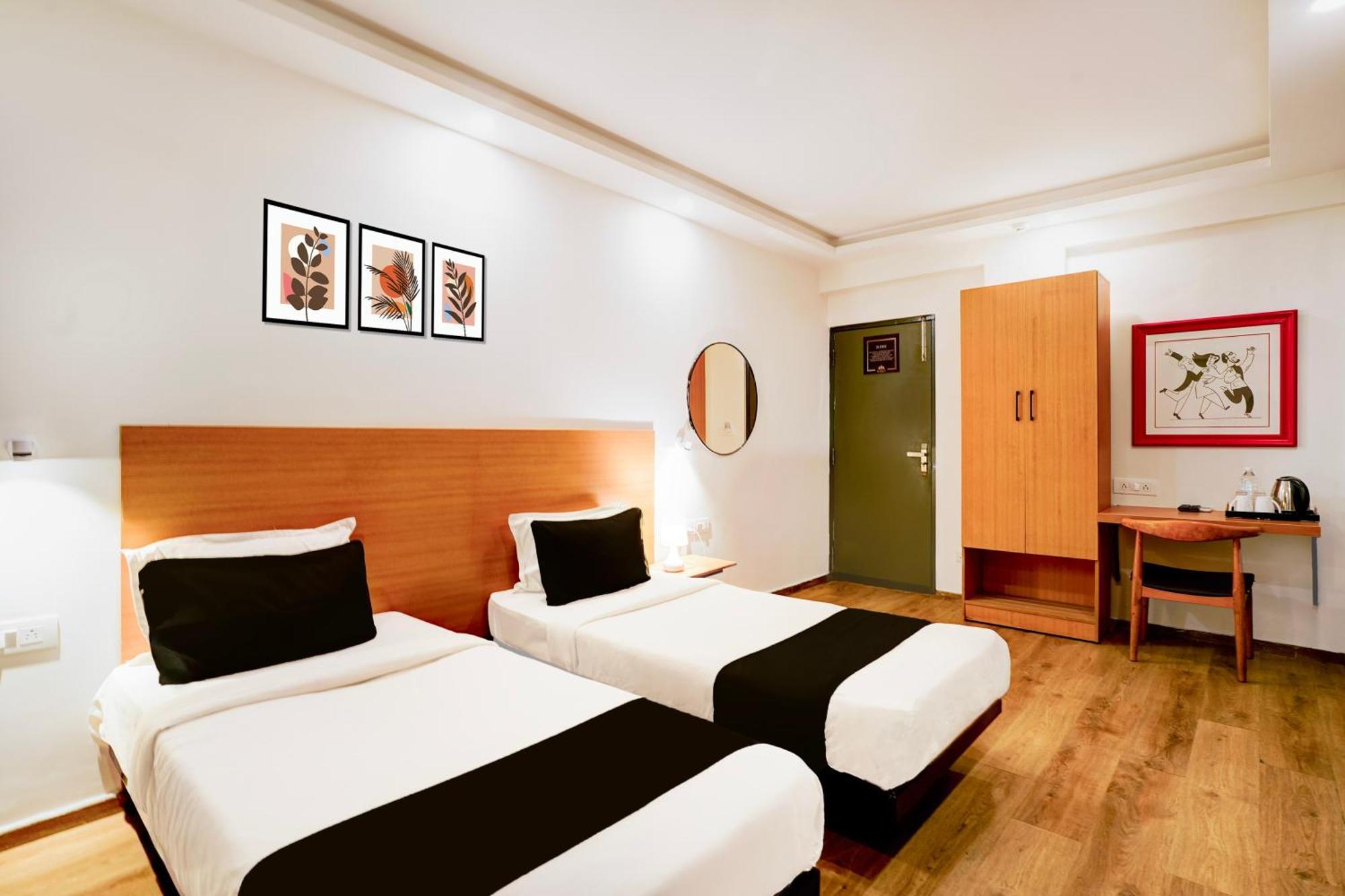 Super Townhouse Jayanagar Hotel Bangalore Bagian luar foto